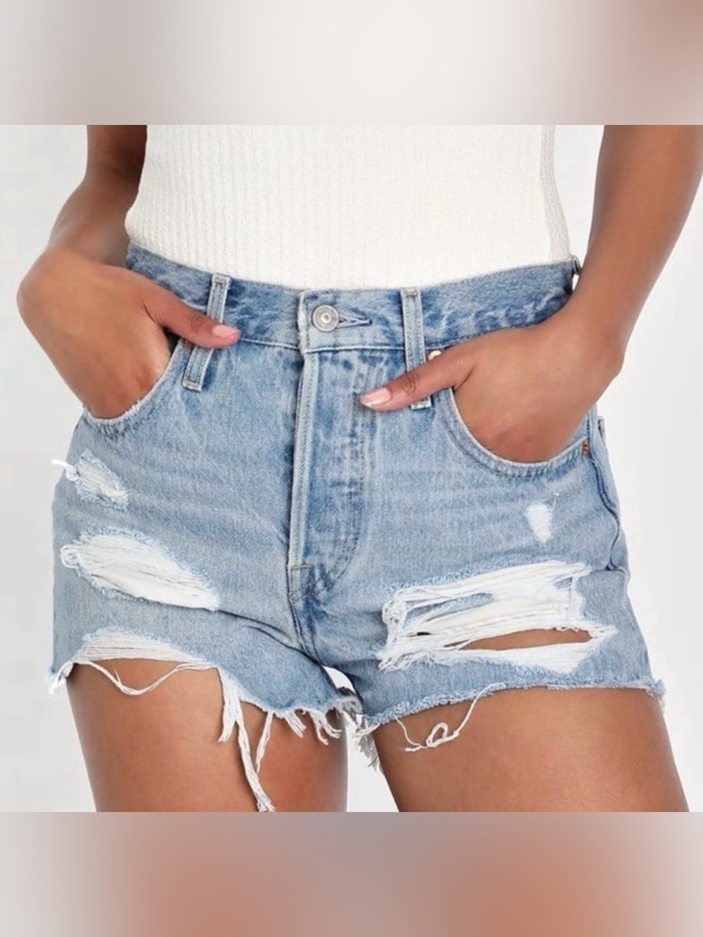 501 Women’s Levi’s Distressed Cutoff Fenim Shorts size 26W